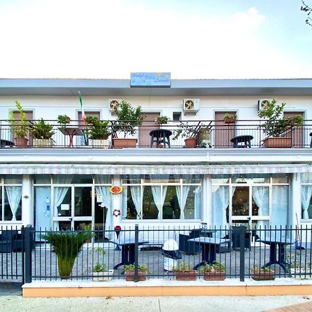 Hotel Villa Lorena Rimini Buitenkant foto