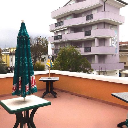 Hotel Villa Lorena Rimini Buitenkant foto