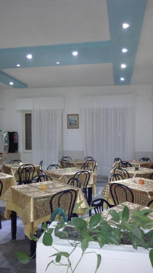 Hotel Villa Lorena Rimini Buitenkant foto