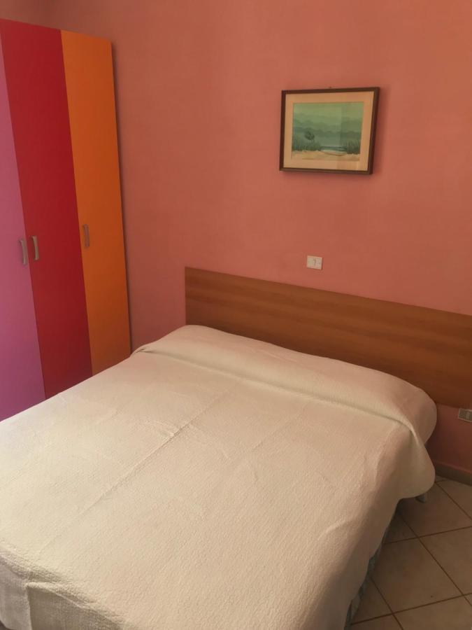 Hotel Villa Lorena Rimini Buitenkant foto
