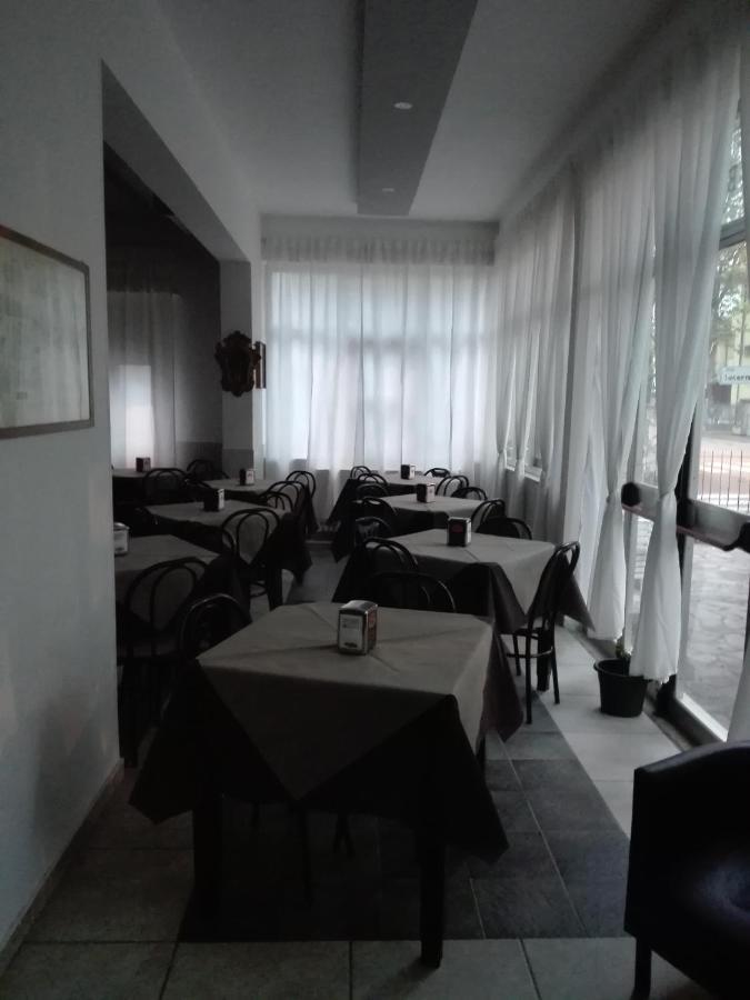 Hotel Villa Lorena Rimini Buitenkant foto