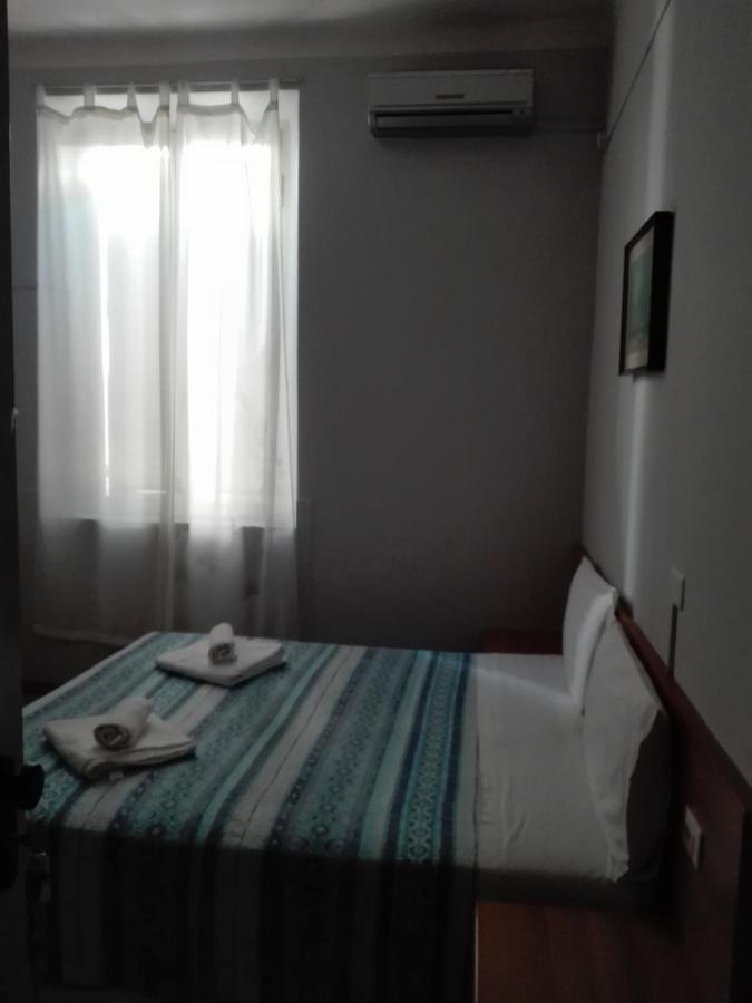 Hotel Villa Lorena Rimini Buitenkant foto