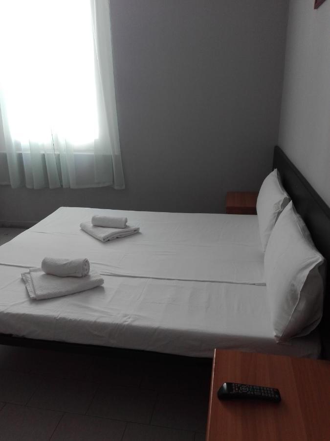 Hotel Villa Lorena Rimini Buitenkant foto