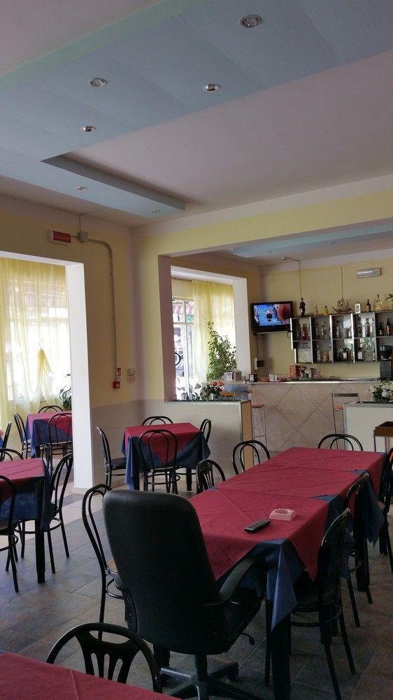 Hotel Villa Lorena Rimini Buitenkant foto