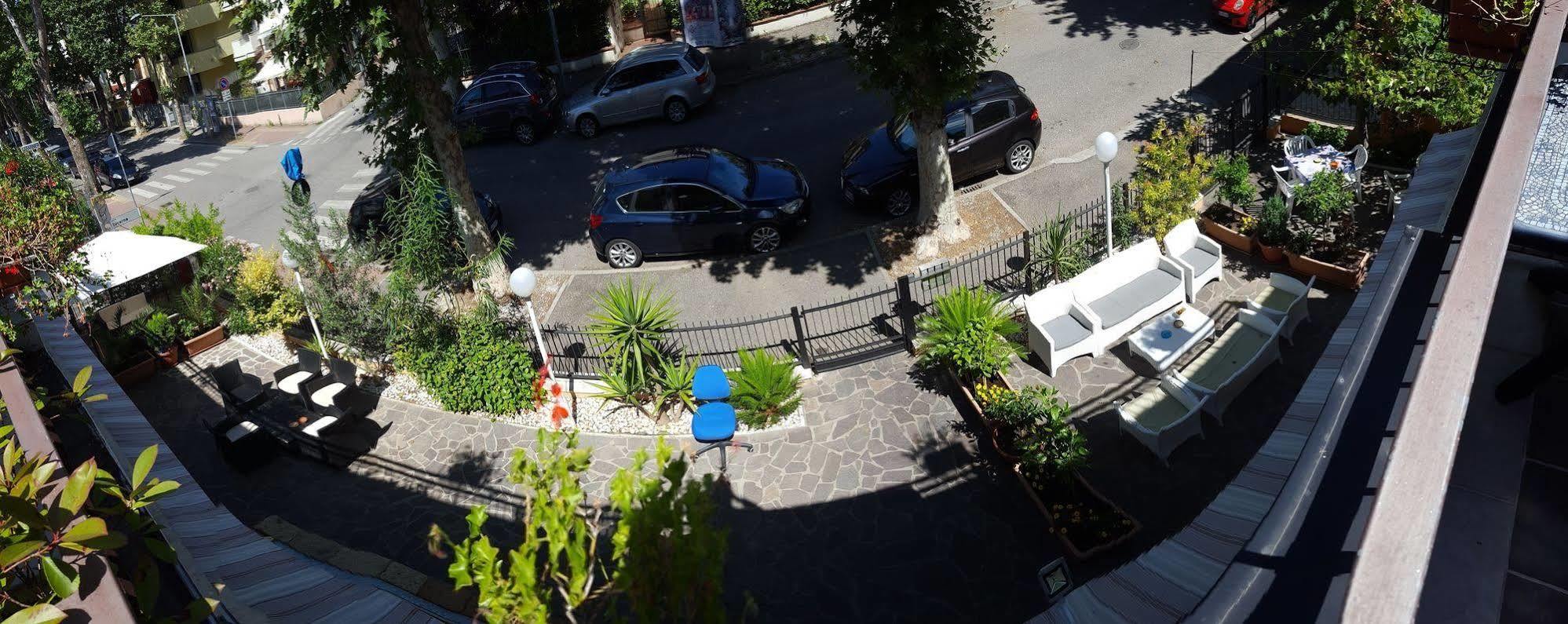 Hotel Villa Lorena Rimini Buitenkant foto